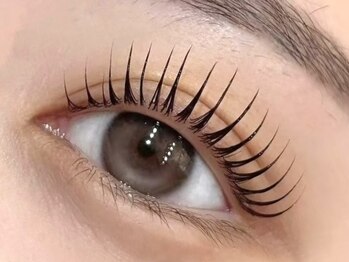 【まつげパーマ・パリジェンヌ専門店】Yii Salon 池袋東口店の写真/SNSで話題の韓国ロッドを使用し、トレンドEYEを実現！あなたの魅力を引き出す特別なデザインを♪