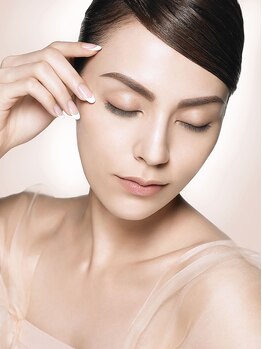 インフェイシャス 大丸福岡天神店/自然でさりげない大人の目もとに