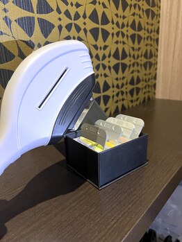 ホワイト(WHITE)/□フェイシャル機能搭載