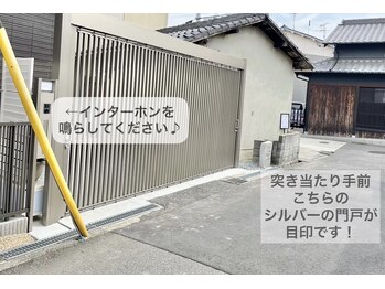ステラ(stella)/シルバーの門扉が目印です