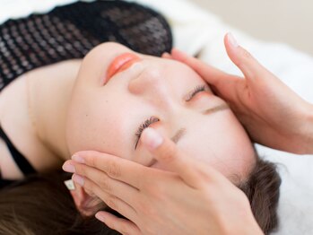 ラボーテヴェリテ(La Beaute Verite)の写真/【頬の下がりでお悩みの方に♪】頭から引き上げる新感覚の小顔矯正★お顔だけでなく、全身施術で徹底ケア◎