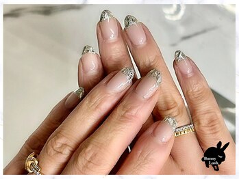 バニーラッシュ(Bunny Lash)/【ガラスフレンチネイル】