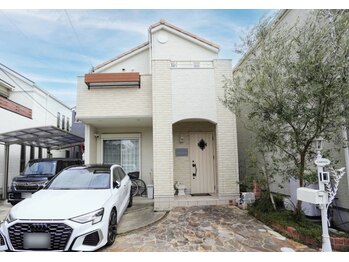 アンジュ/住宅街の一軒家外観