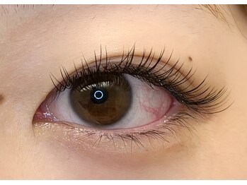 プラスアイ 船橋南口店/エクステ装着をして