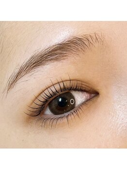 ファボリ(FAVORI)の写真/【大人気パリジェンヌ4400円◆フラットラッシュ5200円】広々空間&ふかふかソファーでゆったりお目元美活♪