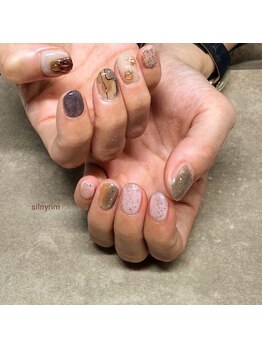 シルニー リム(Silny rim)/アシンメトリーニュアンスネイル