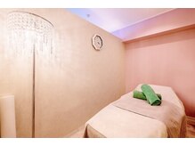 トータルビューティサロン ルミア(LuMia)の雰囲気（こじんまりした個室が２部屋。大人可愛いトーンで癒される空間♪）