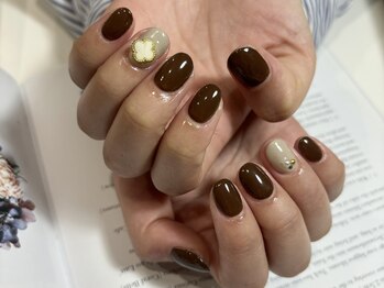 サロンドファン(salon de Fan)/ブラウンにアクセントパーツ!