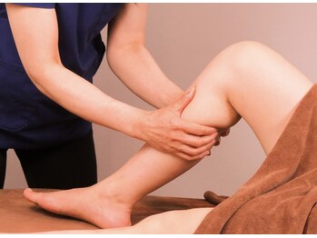 康楽館/アロマ/ツボに沿って流します