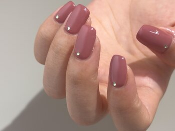 ヨンネイル 代々木上原(4 nail)の写真/ネイル初心者さん歓迎！ワンカラー・ブライダルネイル・アートネイルも◎上品で華やかなデザインに定評有☆