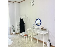 アイニーク(I'neek eyelash&eyebrow salon)の雰囲気（施術後のメイク直しのできるスペースもございます☆）
