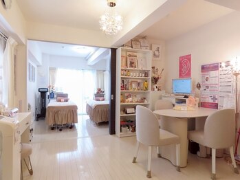 ジュンギンザ(JUN GINZA)/白が基調のラグジュアリーサロン