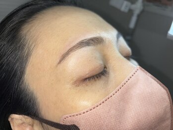 ジェニック(genic)の写真/【お手入れ楽♪】アイ専門店の技術で理想の眉毛へ♪黄金比の形で自分史上最高の眉毛!まつげとのセットも◎