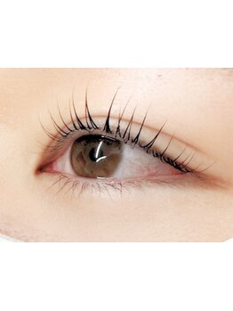 ナチュラル上品な目元にしたい