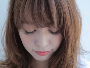 ハートクリップ アームズ アイラッシュ(HEART CLIP Arms)の写真/すっぴんでも可愛いお目元に♪【まつげパーマ/マツエク施術で理想の目元を実現】朝のメイク時短にも◎