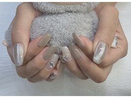 冬の透明感ベージュネイル