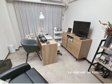 ロンネイル バイ カズミ(Le rond nail. by Kazumi)の雰囲気（店内はウッド基調×グレージュをベースにした落ち着く空間です♪）