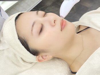 ドクターエイチ 梅田本店(Doctor.H)の写真/【美容液が肌に吸いつくような潤い肌を】ハイドロフェイシャル毛穴改善♪キメ細かく透明感あふれる美肌へ★