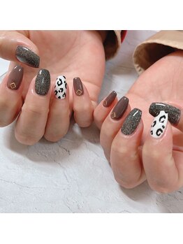 ブラン(blanc)/ヒョウ柄ネイル