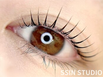 シーンスタジオ 名駅店(SSIN STUDIO)の写真/【まつ毛パーマ/パリジェンヌ】貴女のなりたいイメージを実現！モチ抜群,自慢のキープ力で長期的なキレイを