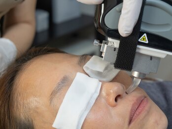 STUD BeautyStudio【スタッド】 美白/シミ/たるみ/毛穴/脱毛/眉毛/スカルプケア/