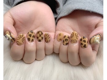 モモ(Momo)/個性派ネイル