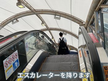 ポーラ ザ ビューティ 元住吉店(POLA THE BEAUTY)/エスカレーターを降ります