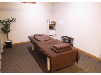 円山よもぎ鍼灸整骨院/自慢の広々とした施術ルーム◎