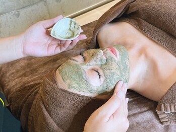 ルヴィショップ 沖縄(REVI SHOP)の写真/話題のREVI陶肌トリートメントで憧れの艶肌へ。ニキビ・毛穴悩みを改善、史上最高のハリツヤを。