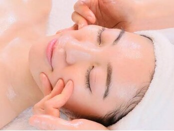 アイミー(aimee)の写真/大人気【クリスティーナ】水分爆弾トリートメントでハリツヤ復活！水光肌ピーリング￥9900