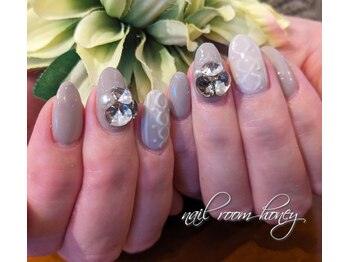 ハニー(honey)/ニットネイル&ビジュー盛り