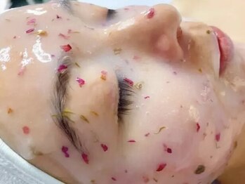 シンボディメイク 恵比寿(SiN BODY MAKE)の写真/今大人気のフェイスワックスですっぴん美肌！お肌のお色をワントーンUP！化粧ノリ抜群つるっとたまご肌へ♪