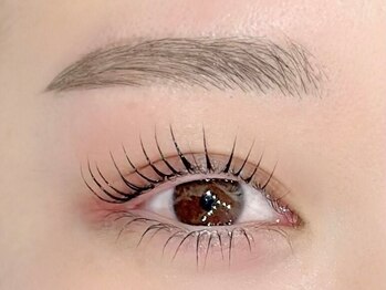 リリー(Lily)の写真/【目を惹く美しさ♪】伏し目も横顔も、角度を変える度に目元の印象が際立つまつ毛デザインをご提案☆