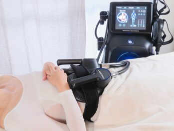 エリー(Ellie)の写真/【サーモシェイプ20分＋グランテスラ1か所30分¥9800】セル脂肪を撃退&引き締めでスッキリとした二の腕に◎
