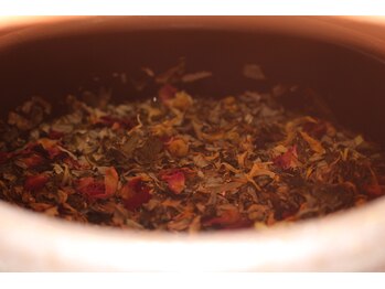 蒸ヨモギ(蒸yomogi)/よもぎ汁を煮出していきます！