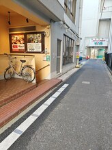 グイット 本八幡北口店(Goo-it!)/マンション地下への入口