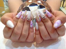 エスフィーネイルサロン ブリーユ(Esfy nailsalon Brille)/白と紫でタイダイ柄ネイル