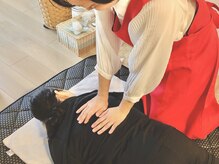 ヨサパーク レイアオ(YOSA PARK LeiAO/)/専用ウエアを着てマッサージ