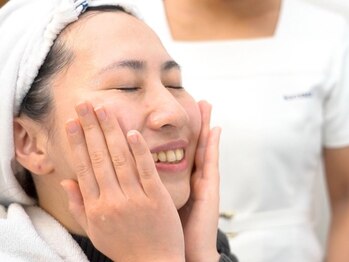 【本気の肌質改善】西新宿フェイシャルエステBelle≪ベル≫乾燥|赤み|毛穴|くすみの写真/【くすみを飛ばして透明感UP】お顔からデコルテまでのトリートメントでパッと明るいツヤ肌へ♪
