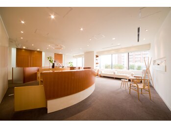 アオハル 東京(AOHAL)/明るく解放感溢れるエントランス