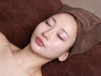 サロンデュ ひゃーく(Salon du ひゃーく)の写真/なかなか改善しないお肌悩みは美容のプロにお任せ♪肌別カウンセリングでお悩みに合わせたプランをご提案◎