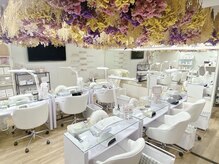 テセネイル(Tese Nail)の雰囲気（天井のドライフラワーや韓国雑貨が気分をあげてくれます♪）