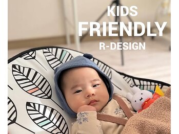 R-design 自由が丘【まつげパーマ/マツエク/パリジェンヌ/眉毛/LED】の写真/完全個室でお子様連れママに大人気！ベビーサークルやバウンサー完備◎お子様のペースに合わせて施術♪