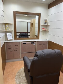 ビューステージ アイブロウサロン 秋田/清潔感があり落ち着いた空間です