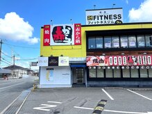 こちらのガラスのドアが入口です！入って奥に当店がございます♪