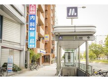 シックビューティバー(Chic Beauty Bar)/階段を上がり進行方向を反対に