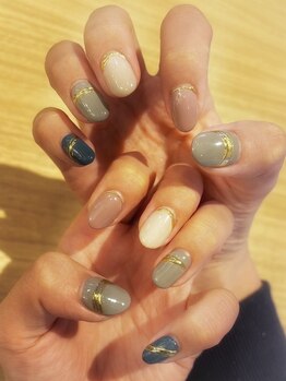 ドクターバード(DOCTORBIRDS)の写真/シンプルだけど周りと被らないこだわりのワンカラーで爪先を彩る◇大人女性のためデザイナーズサロン♪