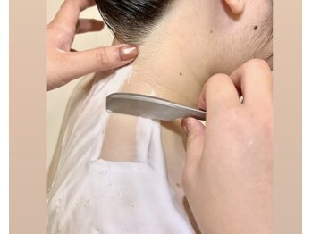 リュール(Lueur)の写真/自分では難しいお手入れもプロにお任せ！Lueurでツルスベ美肌を手に入れよう☆うなじのデザイン相談も◎