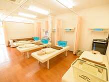 柏こころ整骨院の雰囲気（カーテンで仕切りますので、落ち着いて施術が受けられます）