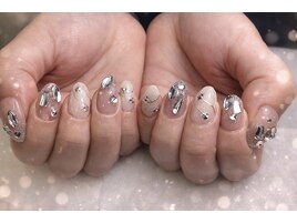 ちゅるんベージュとビジュー